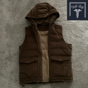 Stenströms väst - Säljer en Stenströms väst i storlek M, som är i utmärkt skick. Priset är inte hugget in sten. Skriv om ni har funderingar.