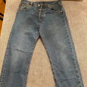 Bra skick!  Storlek: W30 L32 Mörkblå jeans 