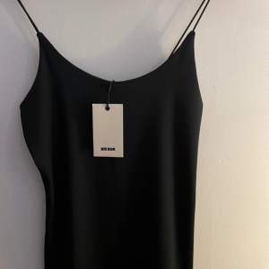 Superfin svart klänning i storlek S💕 Klänningen är från bikbok och är aldrig använd, prislapp på!