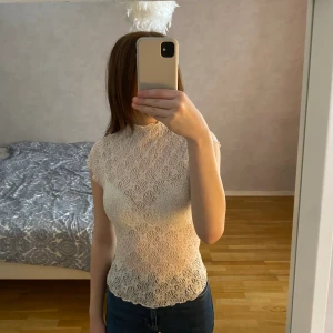 Spets topp - Kommer inte till användning, bra skick pris kan diskuteras