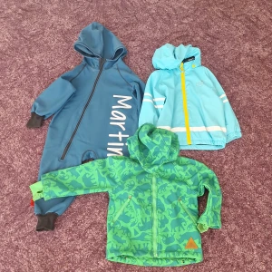 Barn jackor, overal - Blå jacka storlek 80/86 Grön jacka storlek 92 Overal storlek 92