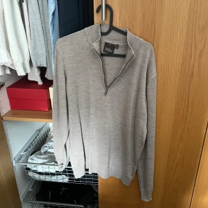 Oscar Jacobsson half zip - Aldrig använd Kvitto finns Nypris - 1499kr