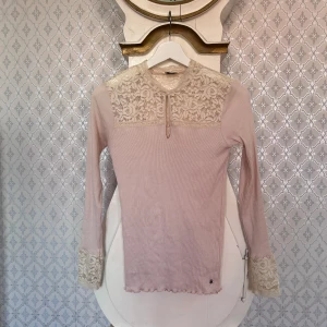 Tröja  - Fin tröja st M  färg är gammalrosa 