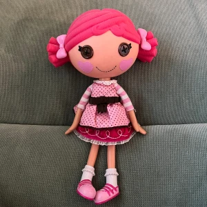 LALALOOPSY DOLL - Lalaloopsy docka! Toffee Cocoa Cuddles (2011) Använd köp nu!
