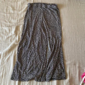 Leopard långkjol - Trendig leoprint lång kjol köpt på gina tricot 