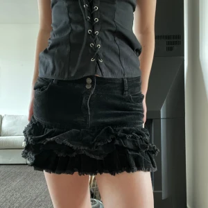 Snygg jeanskjol - Kjol med volanger