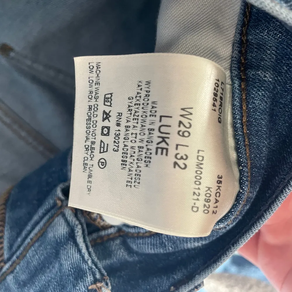 Lee Luke jeans, W29 L32. Inga defekter. Riktigt najs tvätt och sitter slim, skriv om frågor.. Jeans & Byxor.