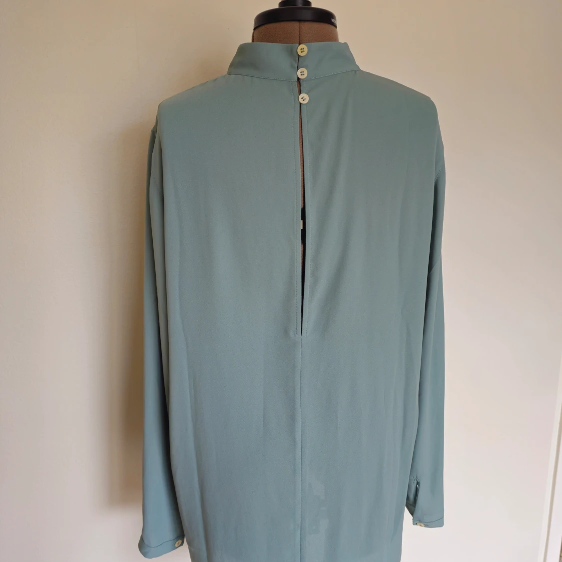 Oanvänd blus från Filippa K - 90