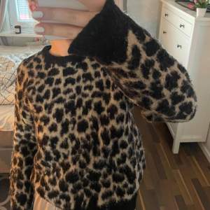 Säljer min leopard tröja från NA-KD, varm och bra skick!❣️