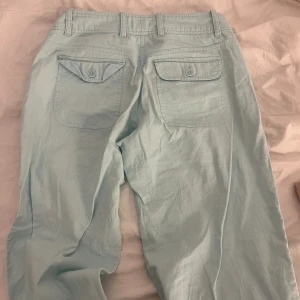 Linnebyxor  - Säljer jätte fina linnebyxor i turkos. Nästan aldrig använda! 
