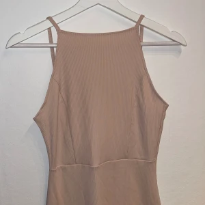 Klänning - Ribbad klänning 🩷 