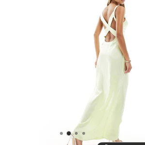 Balklänning - Från asos, prislapp sitter kvar på endast testad!✨ Slutsåld i flera storlekar