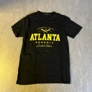 T-shirt  - Aldrig använd 