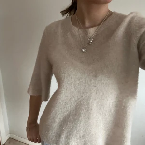 Trekvärtärmad stickad tröja - Jättefin tröja tror den är från MQ, lite nopprig annars är den i bra skick