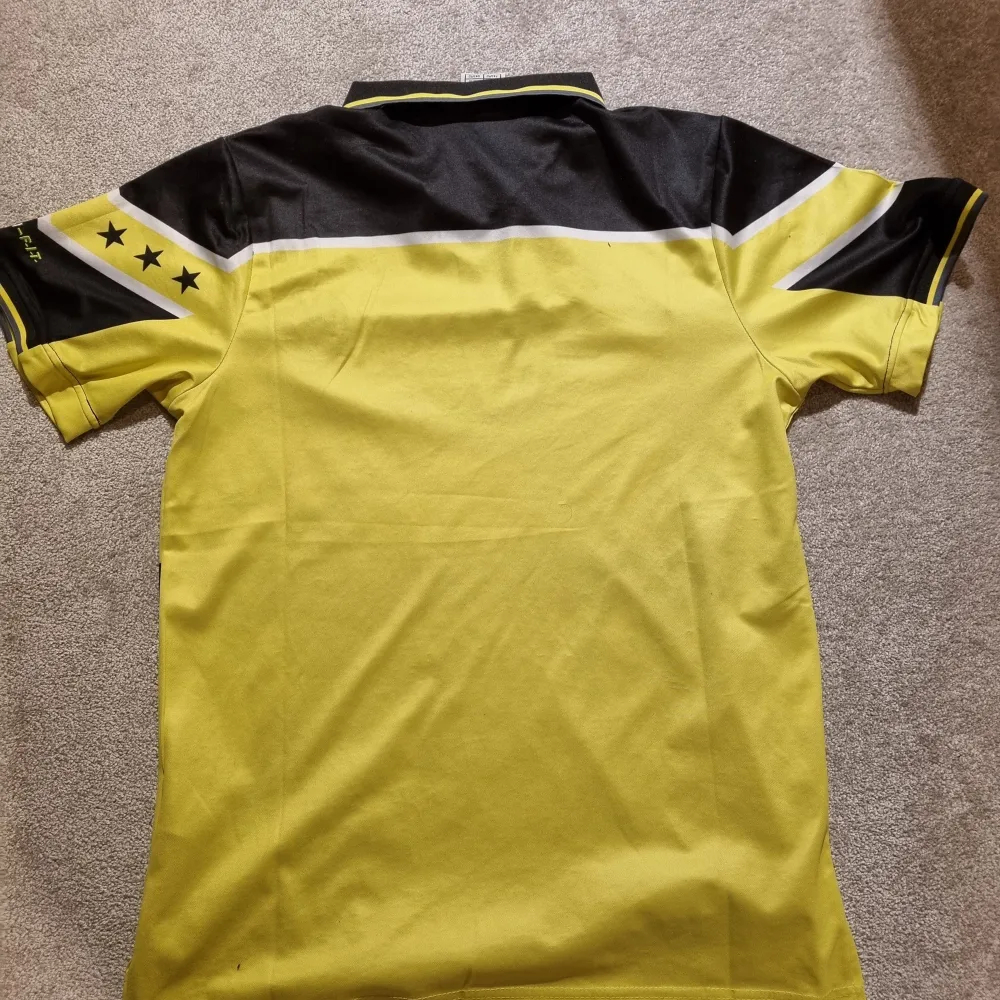 Nyproducerad Dortmund 1997 Storlek S men är som en M. Bra skick, använd 5-10 gånger. T-shirts.