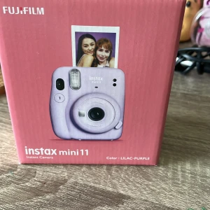 Instax kamera - Ljus lila instax kamera