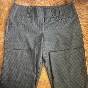 Kostymbyxor  - Jättefina lågmidjade kostymbyxor från s.Oliver 😍