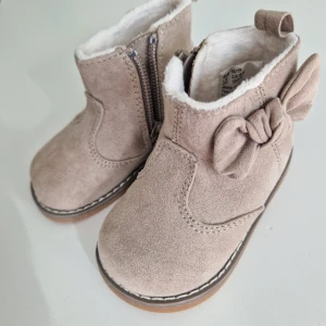 Vår/höstsko flicka - Skor använd fåtalet gånger och då enbart i vagn. 