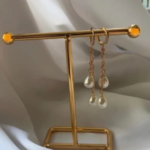 Örhängen  - Sjukt snygga örhängen Köp för 129kr styck eller 219kr paret. Modell 067/ 090