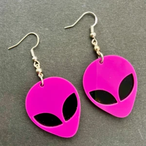 Alien örhängen 💕 - Nickelfria krokar och fri frakt  💕