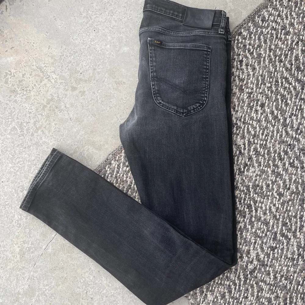 Lee Jeans i Nyskick! Storlek 33/34. Snygga till Grisch stilen. Nypris 1099 SEK.. Jeans & Byxor.