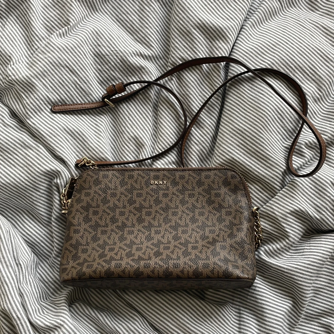 DKNY väska 