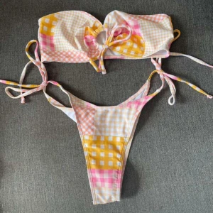 Bikini - Superfin rosa/gul bikini! Använd endast 2 ggr och självklart tvättad❤️ sista bilden är lånad