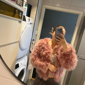 Pälsjacka  - Storlek S, Dennis maglic  Knappt använd 