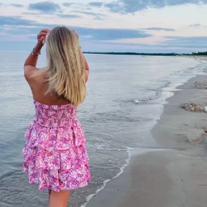 sommar klänning  - super fin klänning som inte kommer till användning och perfekt till sommaren. Strl Xxs/xs . Skriv innan ni använder köp nu (lånade bilder)🥰