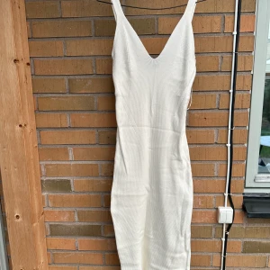 Midiklänning med slits - Använd en gång 