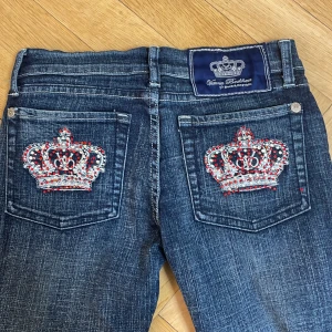 Victoria Beckham  - Waist: 25 och innerbenslängd: 83. Säljer på grund av att dem var för små för mig. Tryck Järna på köp nu💗