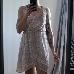 Klänning - Fin klänning jag aldrig använder längre. 