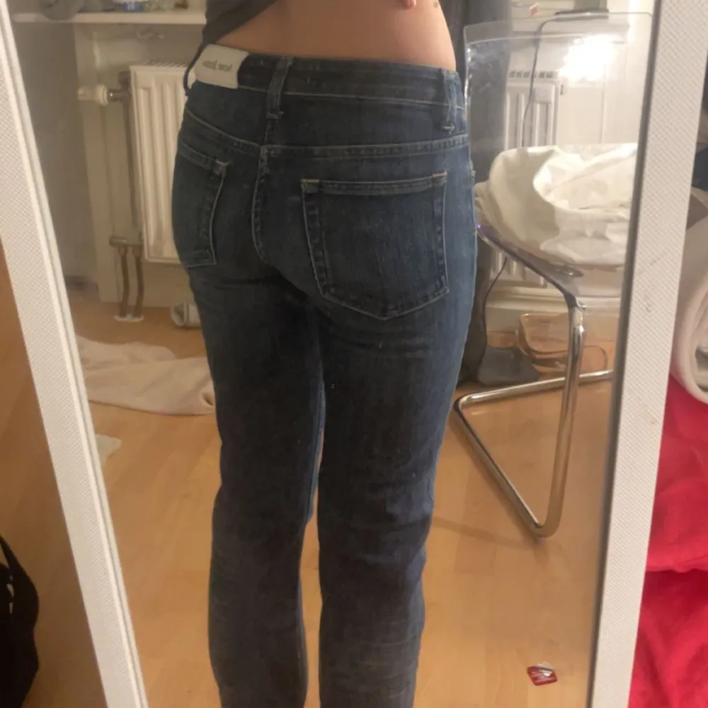 Jätte fina acne jeans som ja säljer så de ej passar, dom är inte andvända och i jätte bra skick.. Jeans & Byxor.