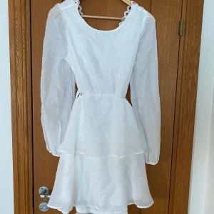 Studentklänning - Såå snygg klänning perfekt till studenten! Köpt från Nelly i storlek 36!