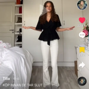 Bootcut jeans - Säljer dessa bootcut jeans i stl 170, passar mig som har 34/36 i jeans men är för korta på mig ( är 172 )därav säljer jag dom😭 passar om man är kortare än det!💞 lappen är kvar på dom och allt och dom är oanvända endast testade (SLUTSÅLDA på hemsidan)