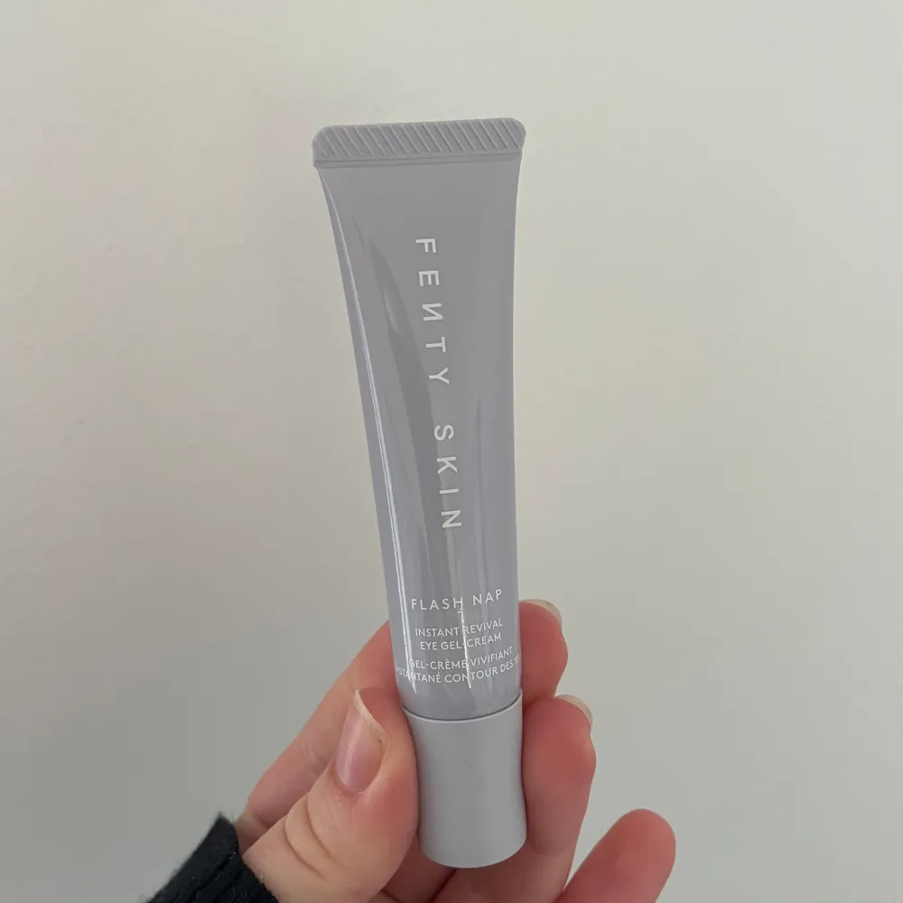 Ögonkräm från fenty beauty oanvänd . Skönhet.