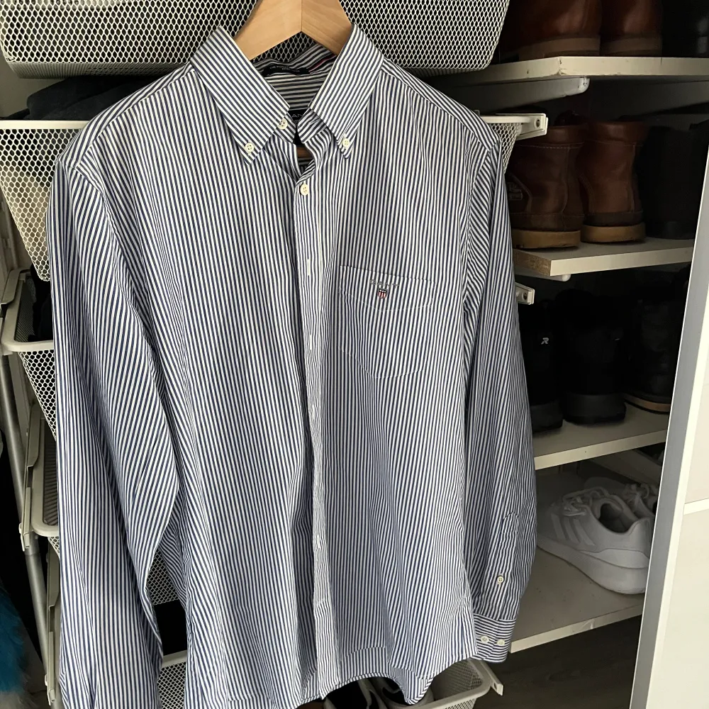 GANT skjorta 2 st och en Bläck säljes i superfint skick. 150 kr styck eller alla tre för 350 kr. Skjortor.