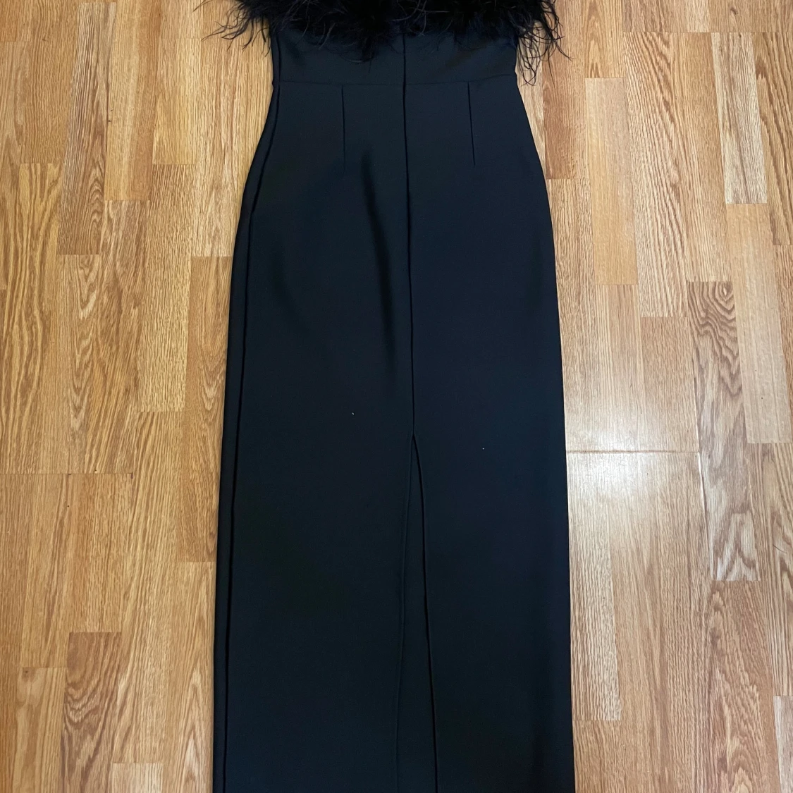 Svart fest klänning med fjäder 🪶👗 - 91