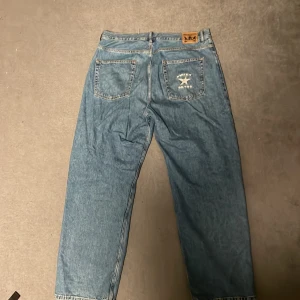 SweetSkate Jeans Large - Baggy jeans från SweatSkate i storlek Large. Använda fåtal gånger.