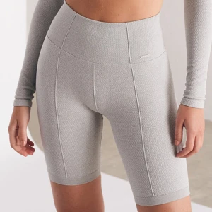 Aimn shorts  - Luxe Seamless Biker Shorts i färgen grå, nytt skick! Storlek S 