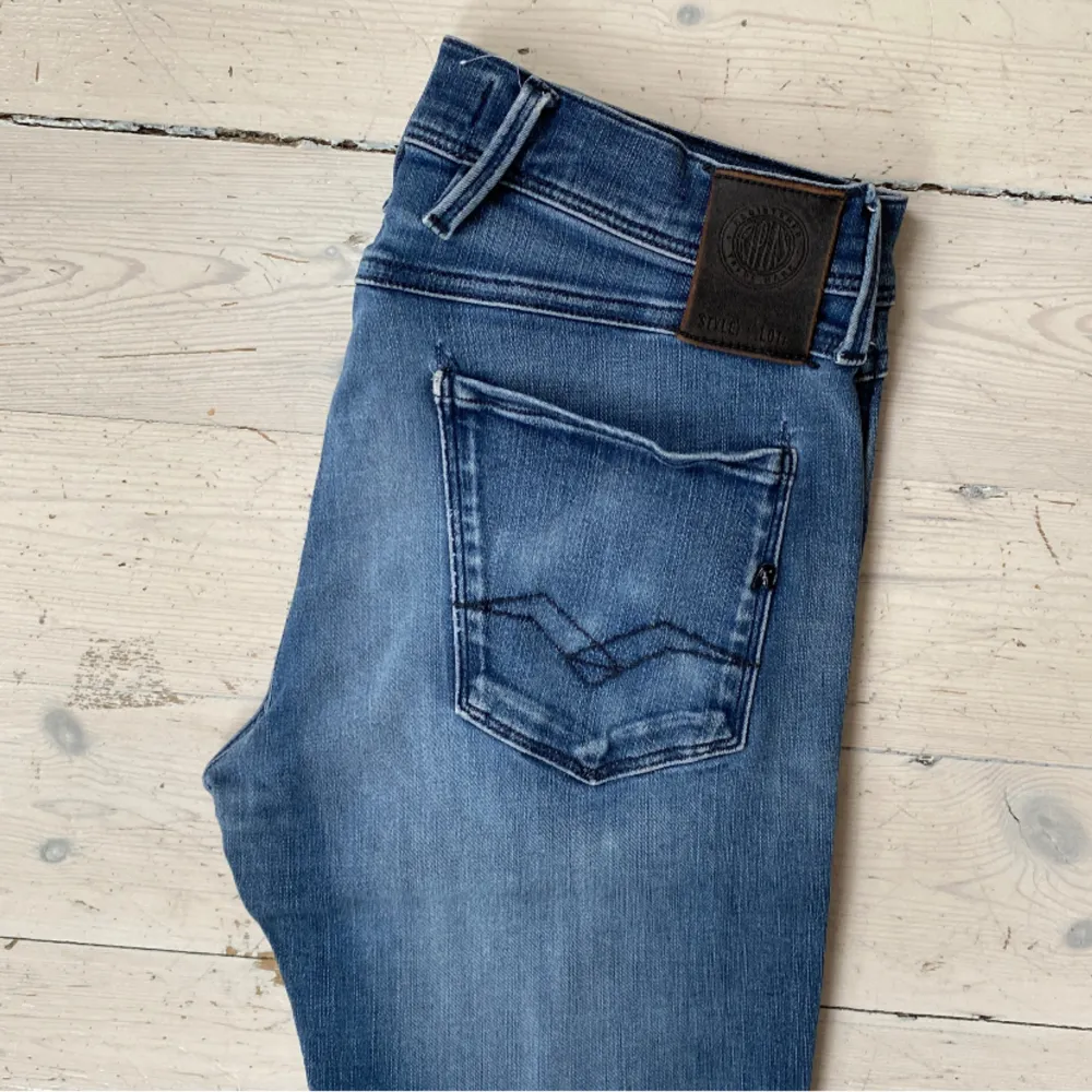 Jävligt soft Replay Anbass Hyperflex jeans i fint skick 🙌 skriv vid fråga 👍 . Jeans & Byxor.