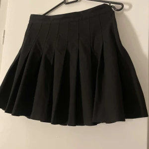 Kjol - I gott skick, storlek 38