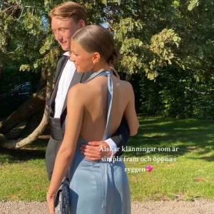 Blå maxiklänning  - Fin blå maxiklänning/balklänning, aldrig använd, lapp kvar