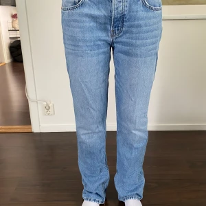 Blåa jeans  - Low Waits Jeans från lager 157 säljer dessa för att de är förstora. Knappt använda, i bra skick. Går att diskutera om pris  Nypris: 400kr