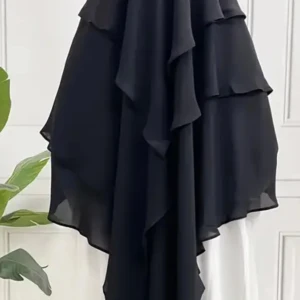 Khimar - En svart khimar som jag köpte för ett tillfälle och nu vill jag sälja den till en annan syster. Andledningen till att jag säljar den är för att jag vill ha ljusaste färger när det gäller khimar och abaya :)