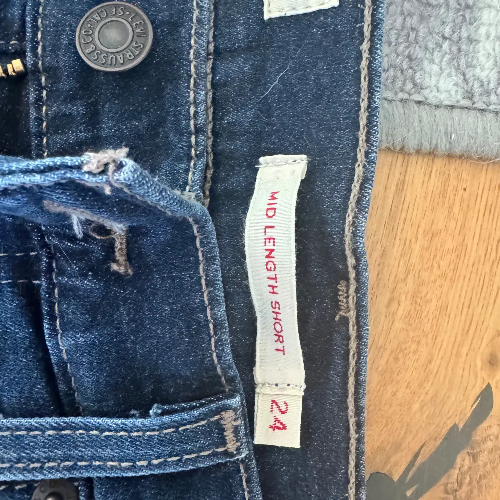 Supersnygga jeansshorts från levis med midwaist. Fint skick och i storlek W24.   //Tilda💞. Shorts.