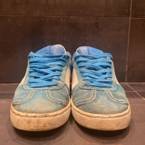 Vallentino flycrew  - Tjena! Säljer nu mina flycrews som är riktigt feta. Säljer dom för att de är för små och söker nya skor. Skornas skick 6 av 10.