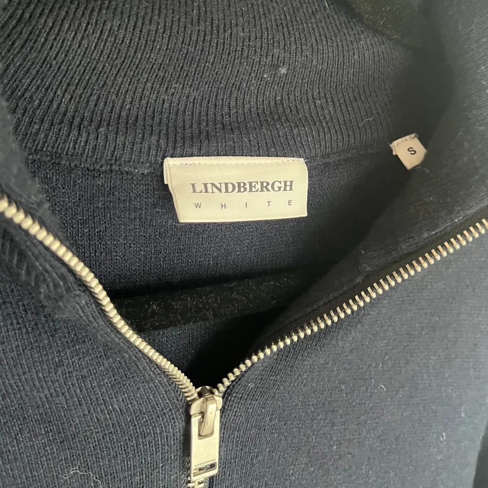 En superfint tröja från Lindberg. Köpt för 700kr. Väldigt bra sick.. Tröjor & Koftor.