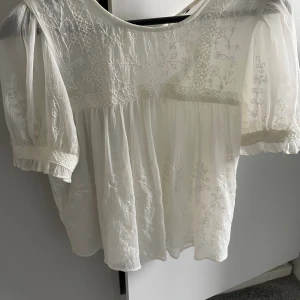 Blus  - Kortärmad blus, stl står ej men passar mig som är xs 