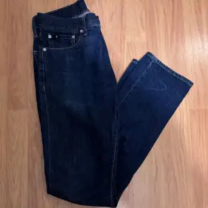 Tja Calvin Klein jeans säljes👍väldigt fint skick och är i strl: W28 L32👌pris: 399kr🔥